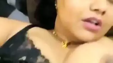 Mallu wife cheating sex with husband friend viral MMS