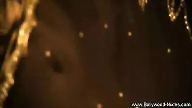 Indian Lady Show Her Nipples