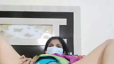 Desi bhabi removing saree and nude show for money