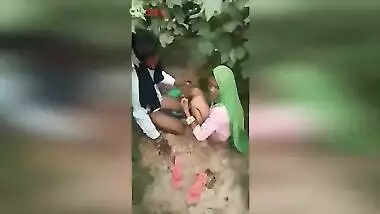 Husband caught his Desi wife cheating with lover in in field