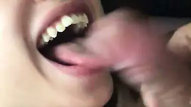 A rich and sexy Pokhara girl gives a Nepali blowjob