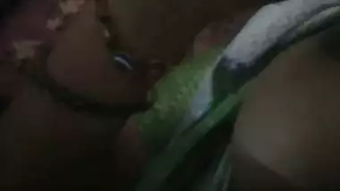 Slutty bhabhi in saree is ready for sex with client