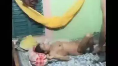 Uncle fucking lonely wife after licking pussy viral MMS
