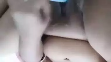 Busty Lahore babe masturbates with a toothpaste pouch