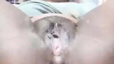 Tamil girl black pussy showing and fingering viral clip