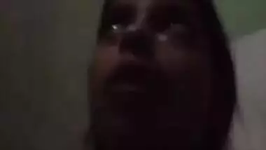 It is first XXX experience of shy Indian teen in recording sex clip
