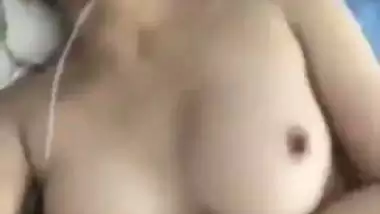 Indian nude girl shows her big, tight boobs in MMS