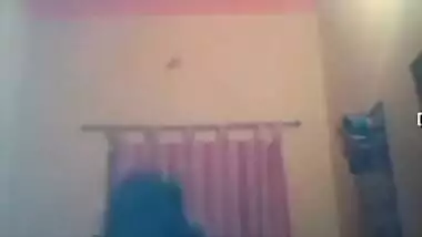 Nice Desi girl prepares for a date hoping to enjoy sex tonight