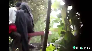 Kinky school girl fucked with BF outdoor bench In park. Desi voyeur сaught on mms